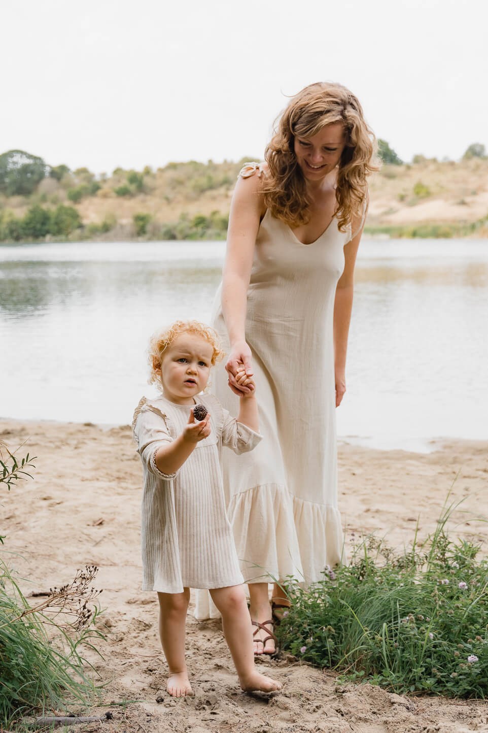 POSE-Fotostudio-borstvoedingsshoot-natuur